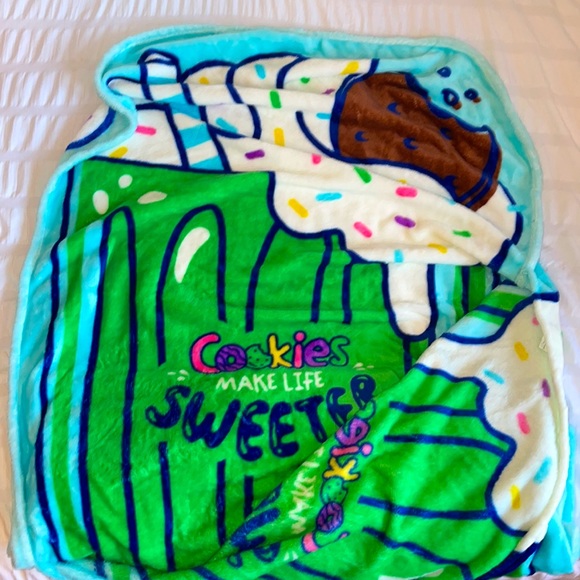 Large 6 ft Girl Scout sleeping blanket - Picture 2 of 5